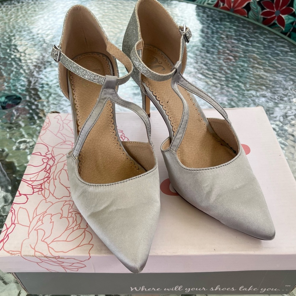 Journee Collection Silver Glitter Elodie Pumps